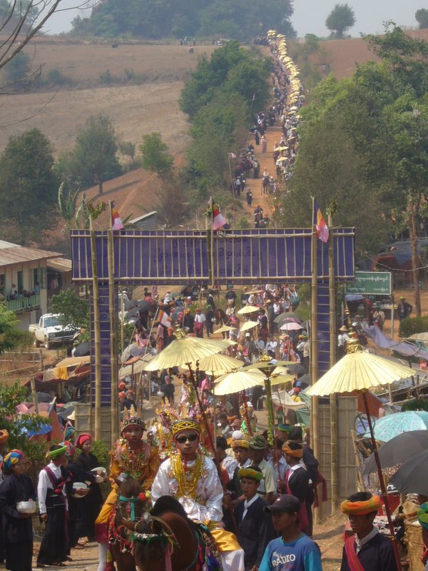 Travel - Myanmar - Kalaw Shan - Novice Procession into the Monastery